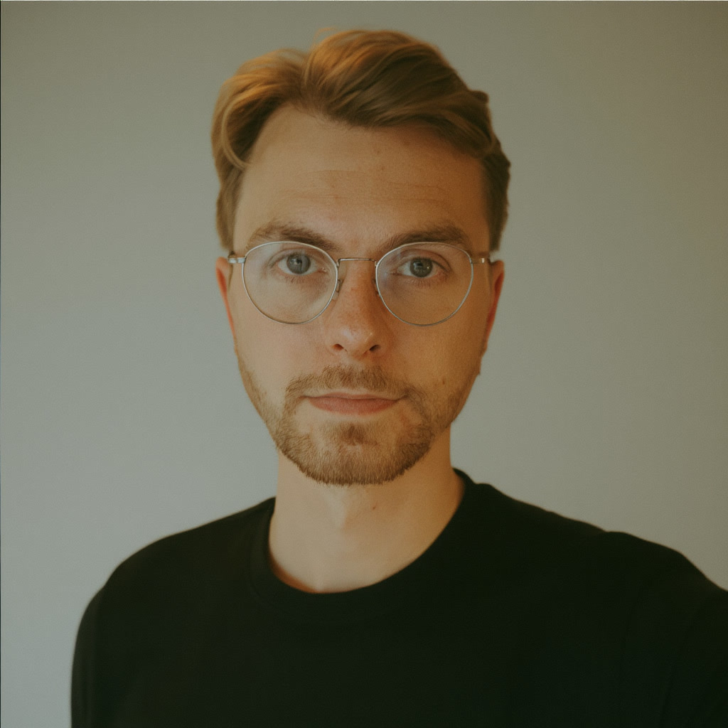 portrait of Simon Lind